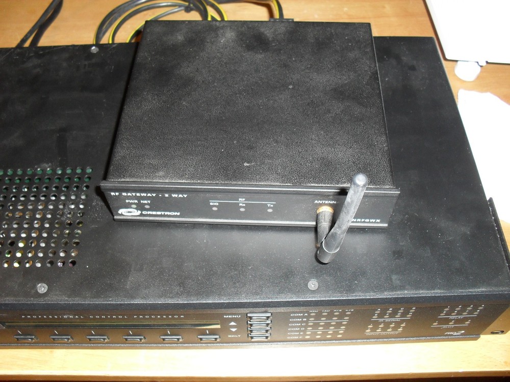 Crestron CNRFGWX 2-Way RF Gateway with Antenna