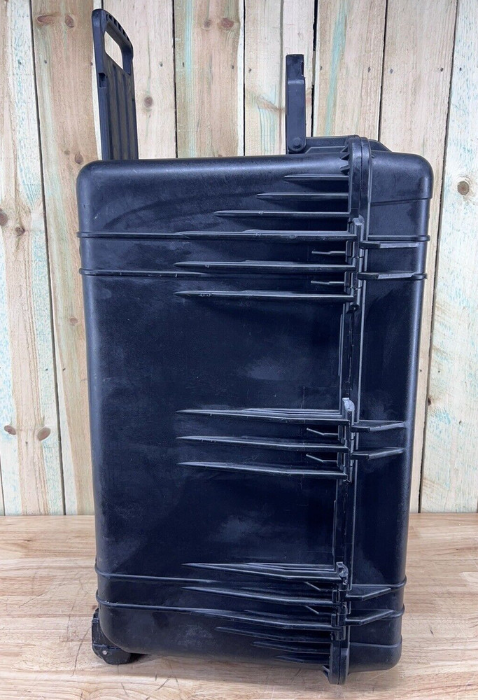 Pelican 1660 Protector Case Black Rolling Waterproof Good Condition AB Free Ship