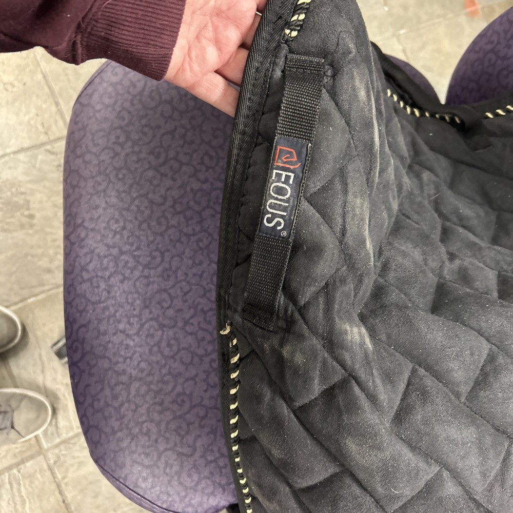 Square Saddlepad Black Suede Good/Black Piping