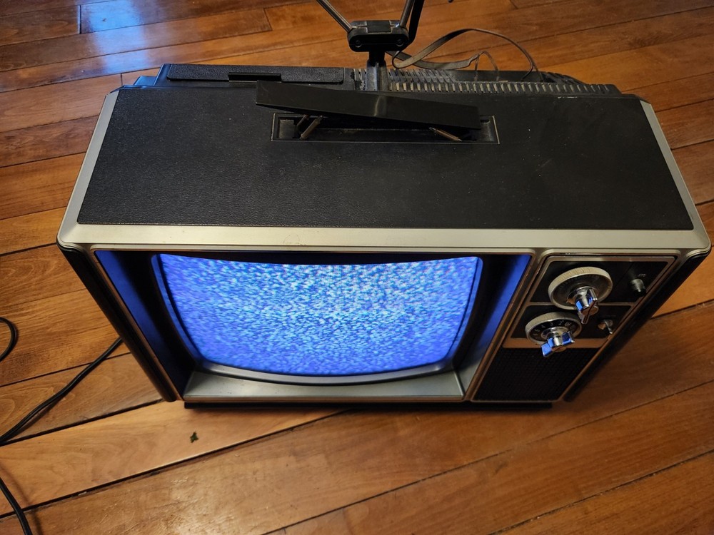VTG ZENITH Solid State CRT TV Retro Solid State L1310C 1979