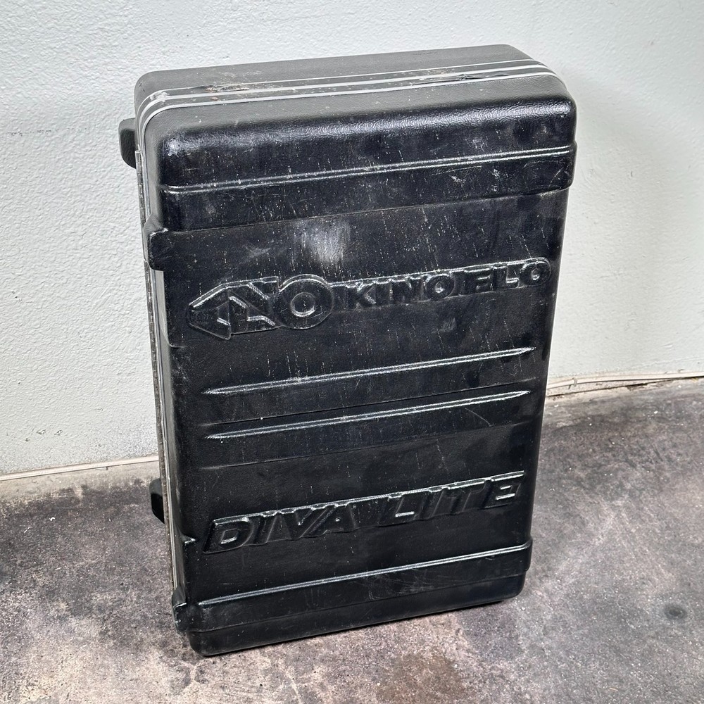 Kino Flo DIV-400 Diva Lite for Studio Lighting w/ Case