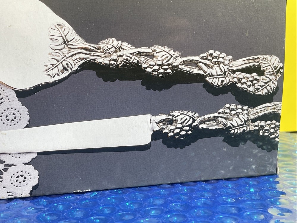 VINTAGE STUDIO NOVA GRAPE & VINE DESIGN CAKE KNIFE & SERVER- STAINLESS