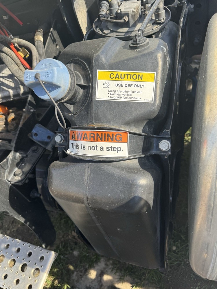 FREIGHTLINER CASCADIA 116 DEF TANK