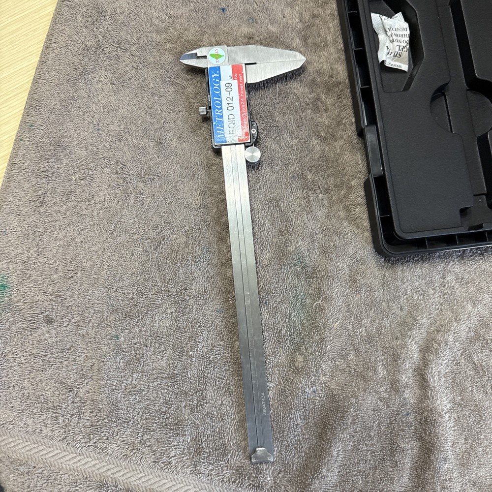 Metrology Pro-Instrument digital caliper