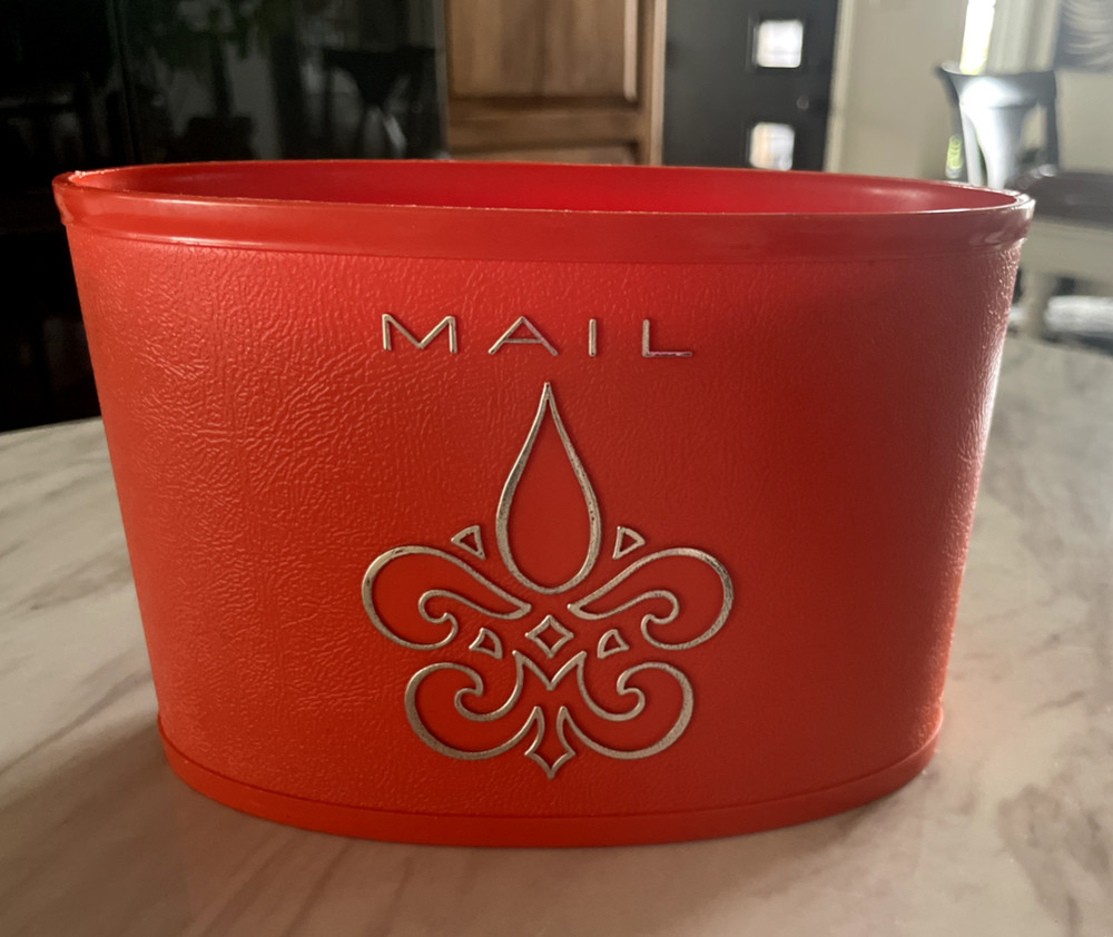 VINTAGE MCM 1969 STERLING ORANGE PLASTIC MAIL/BILL HOLDER