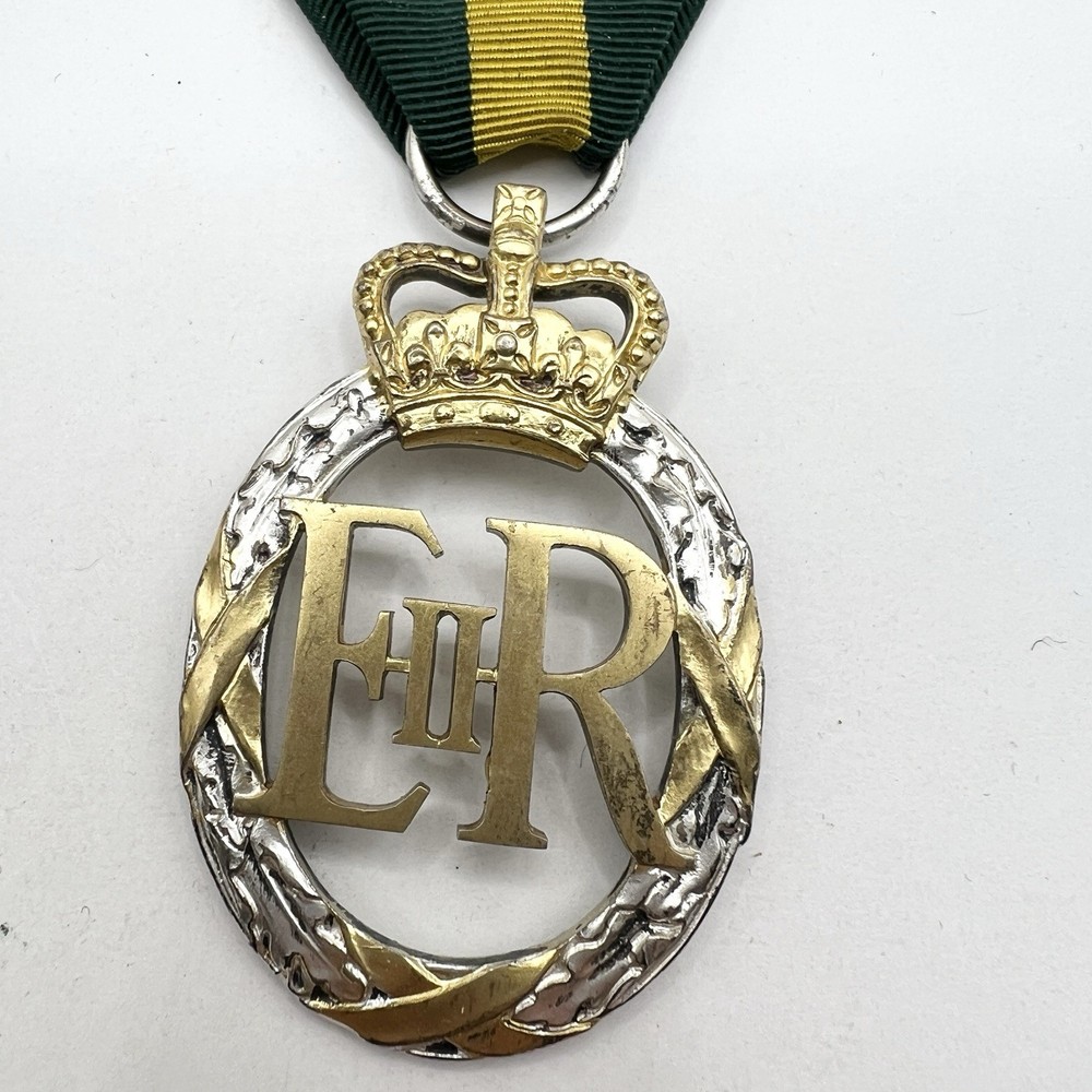 Genuine QE2 1963 Efficiency Decoration Medal & Box