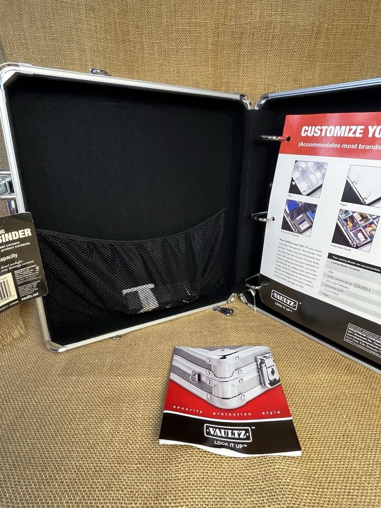 Vaultz Locking Media Binder, Holds 128 Discs, Black New