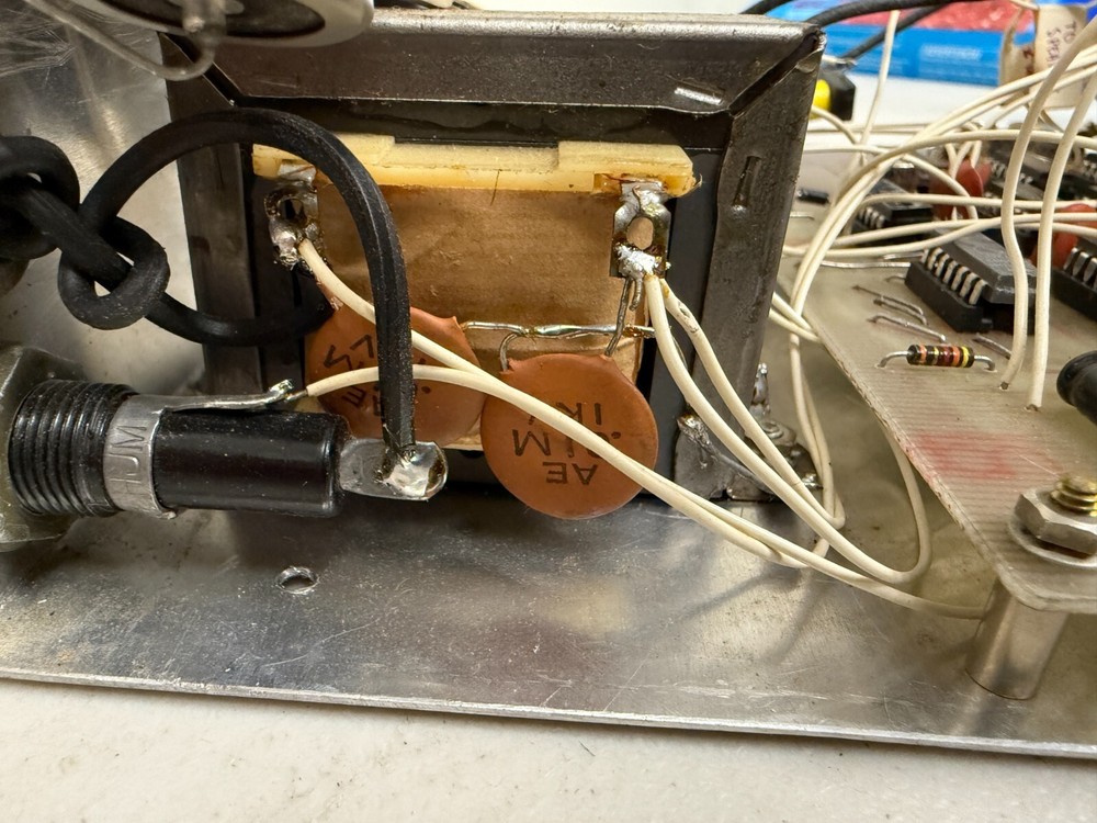 Homebrew IC KEYER W/ PROGRAMMABLE ERASABLE MEMORY