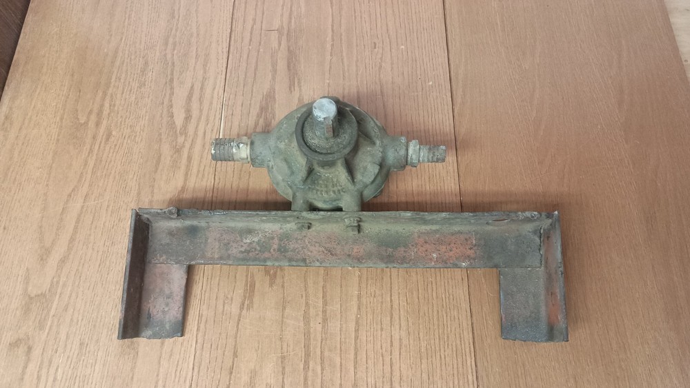 Roller Pump CastIron 7700 Hypro CF 20 With Bracket