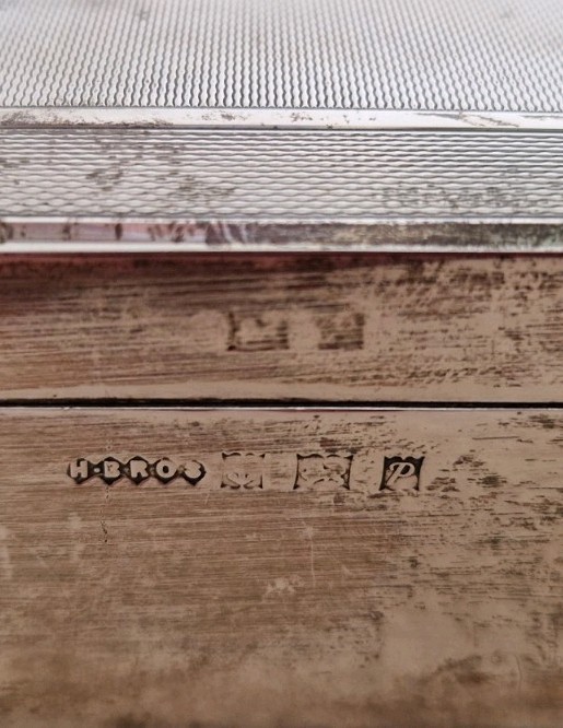 1964 BIRMINGHAM SILVER HALLMARKED CIGARETTE BOX WITH WOOD LINER