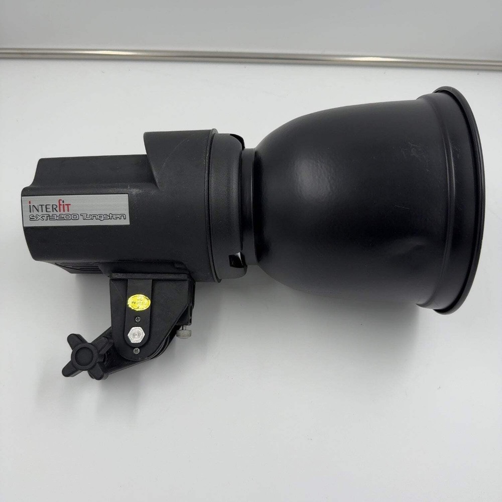 Interfit SXT3200 Tungsten professional-grade continuous lighting kits