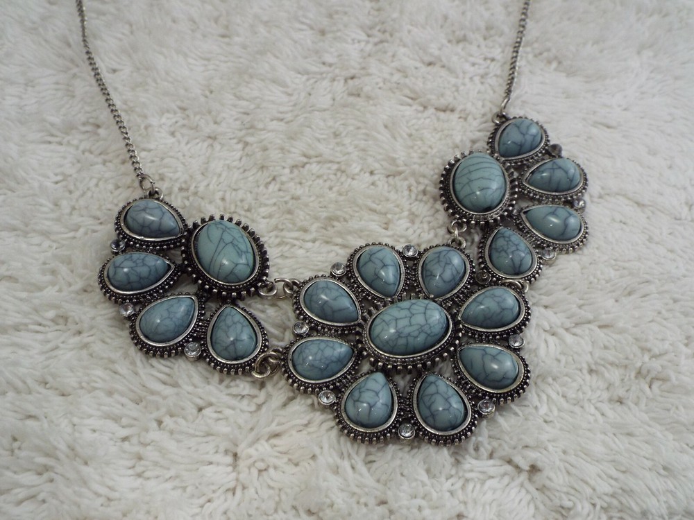 Silvertone Blue Bead Scoop Necklace (B55)