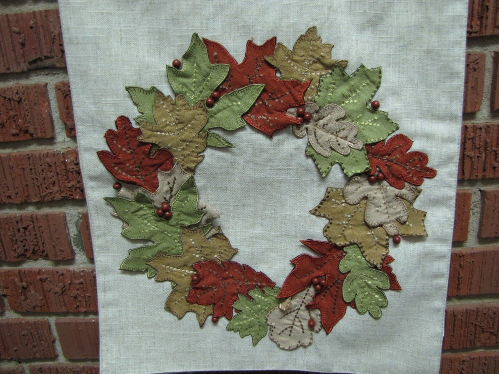 INSPIRED TREASURES LEAVES WREATH TABLE RUNNER