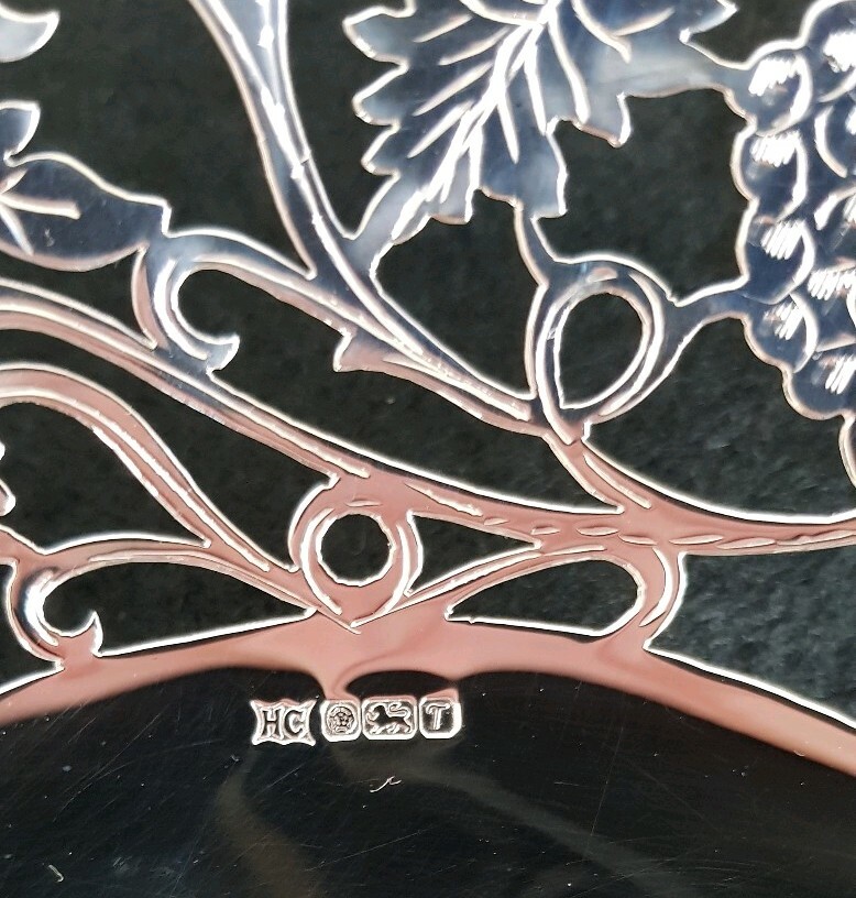 Vintage sterling silver Cake stand/compôte. Sheffield 1993 . By Huge Crawshaw
