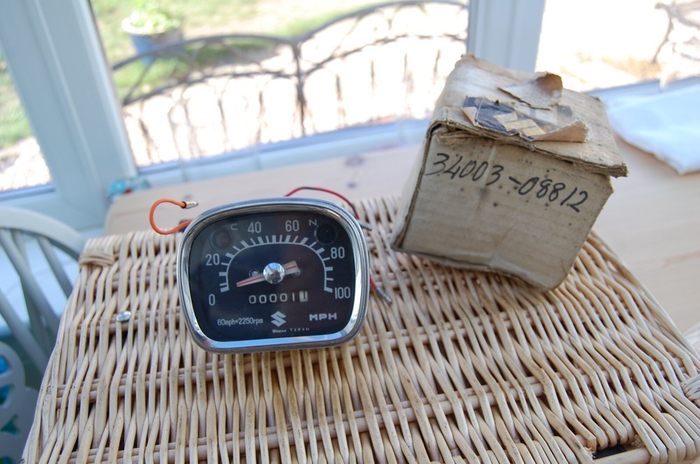Suzuki  T10, S32 SPEEDO MPH  NOS ,