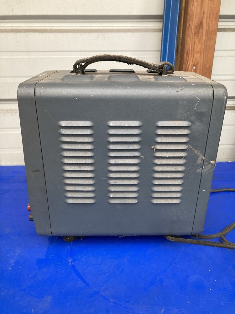 HP Hewlett Packard 400H Vacuum Tube Voltmeter (Powers On - Untested)