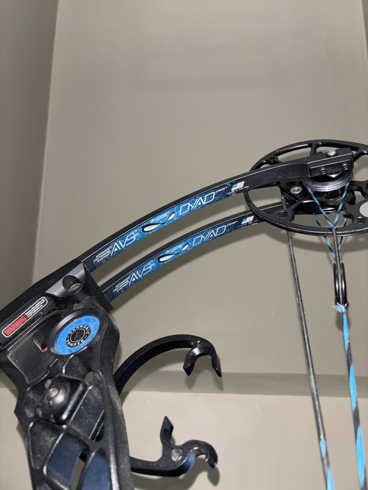 Mathews Chill R Right Hand Compound Bow Black 70lb