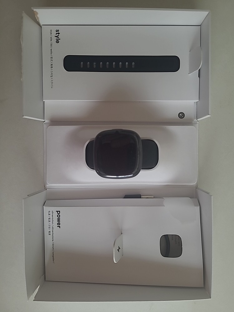 Fitbit Versa 4 Fitness Smartwatch - Graphite & Black
