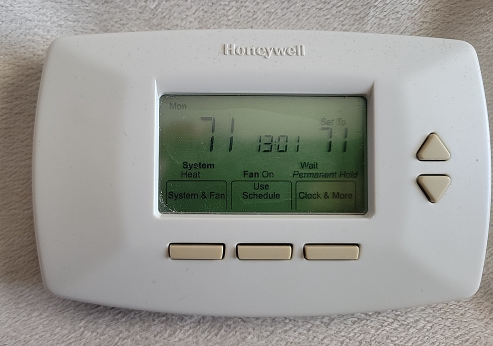 Honeywell RTH7500D Thermostat 7-Day Programmable Tested & Working