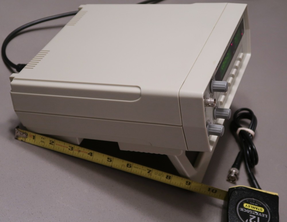 YITENSEN VC2002 Function Signal Generator 8 digit LED display Frequency Voltage