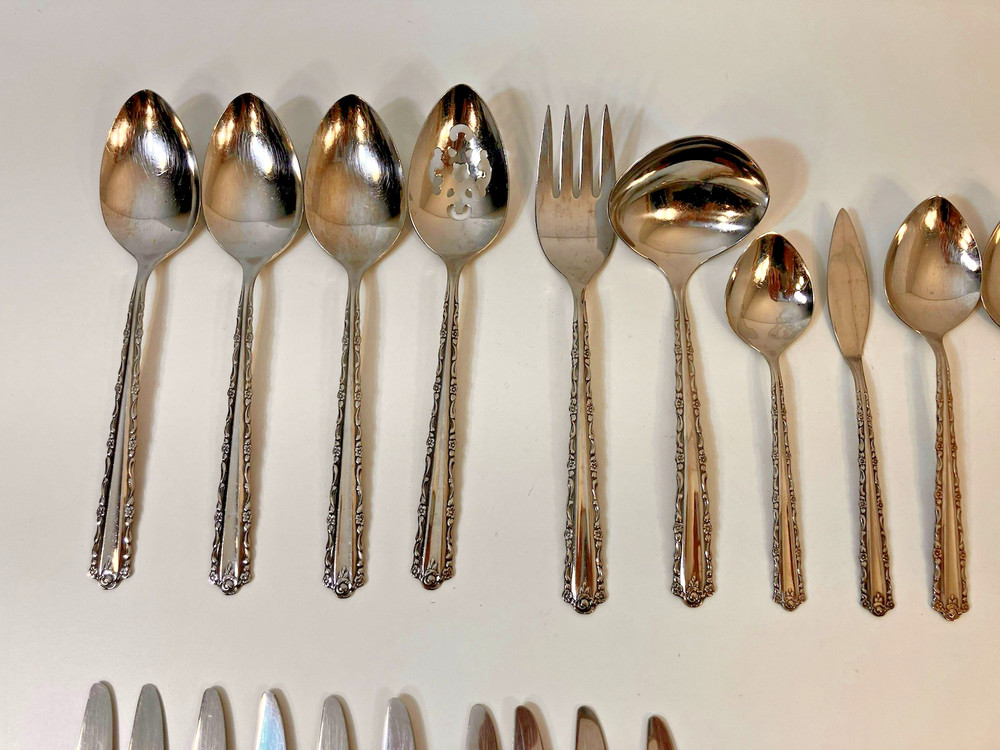 Lot Oneida Cherie Stainless Flatware