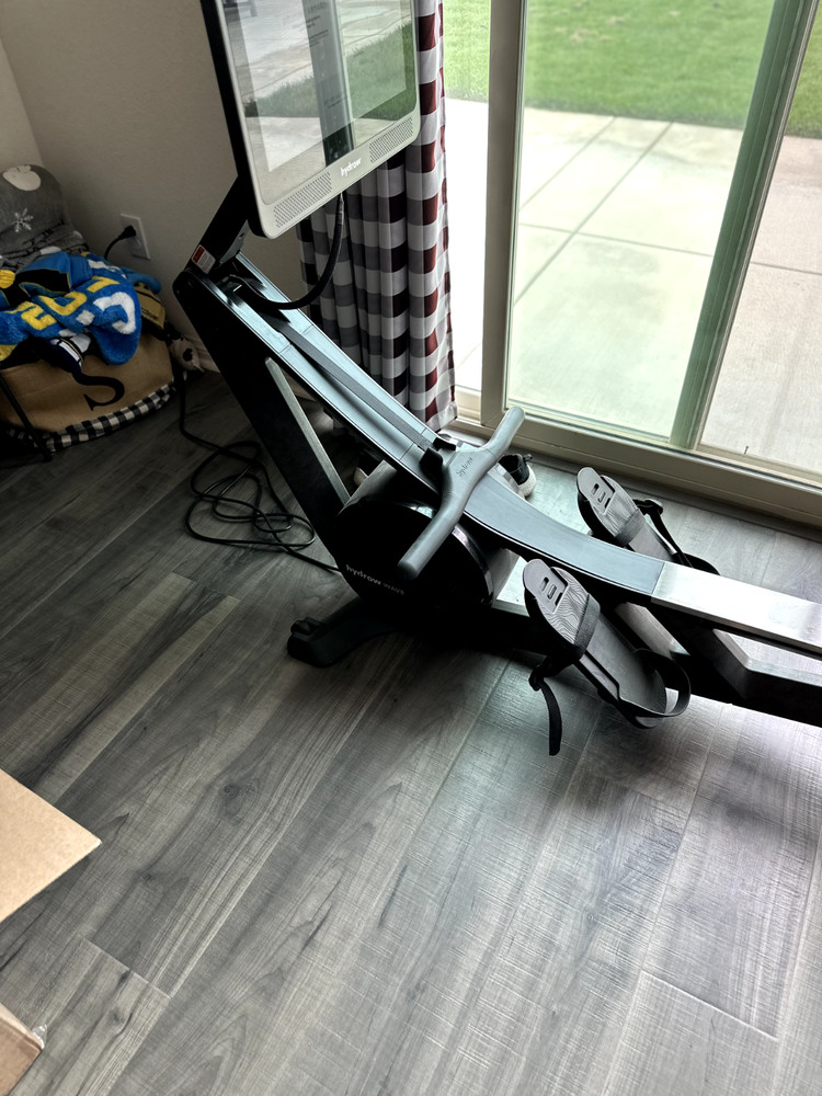 hydrow wave rowing machines used-perfect condition-barely used!