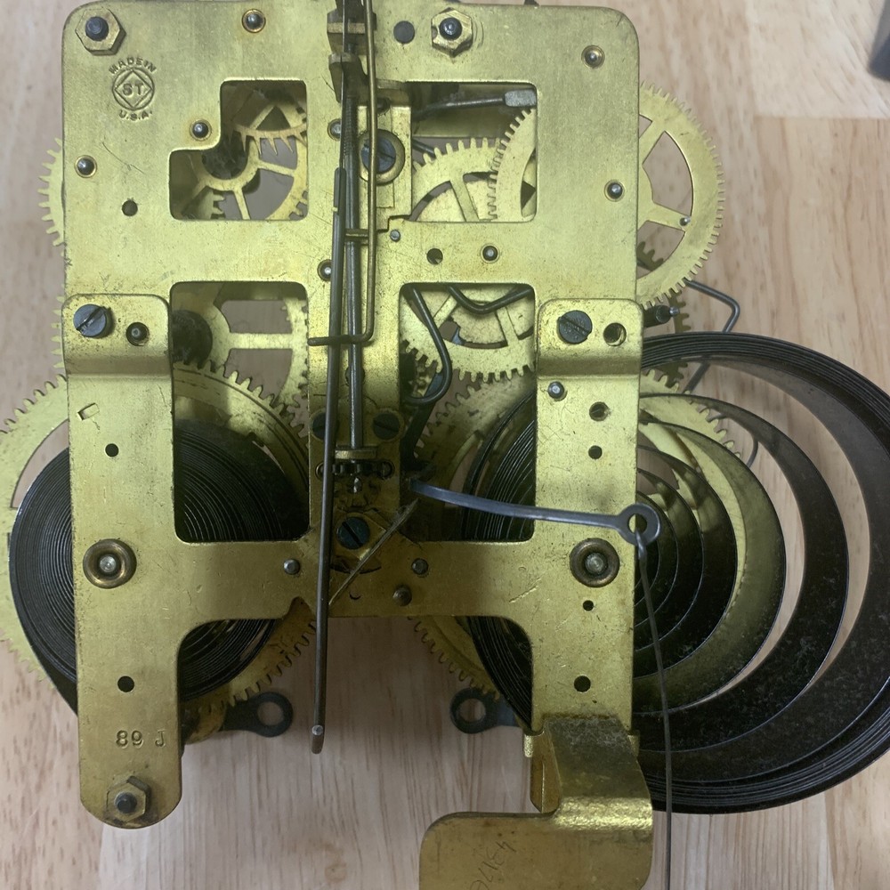 Internal Clock Works Mechanism For A Desk Clock
