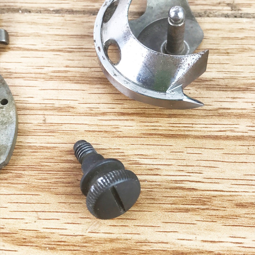 Singer 15 Sewing Machine BOBBIN HOOK ASSEMBLY Replacement PARTS ORIGINAL 1954