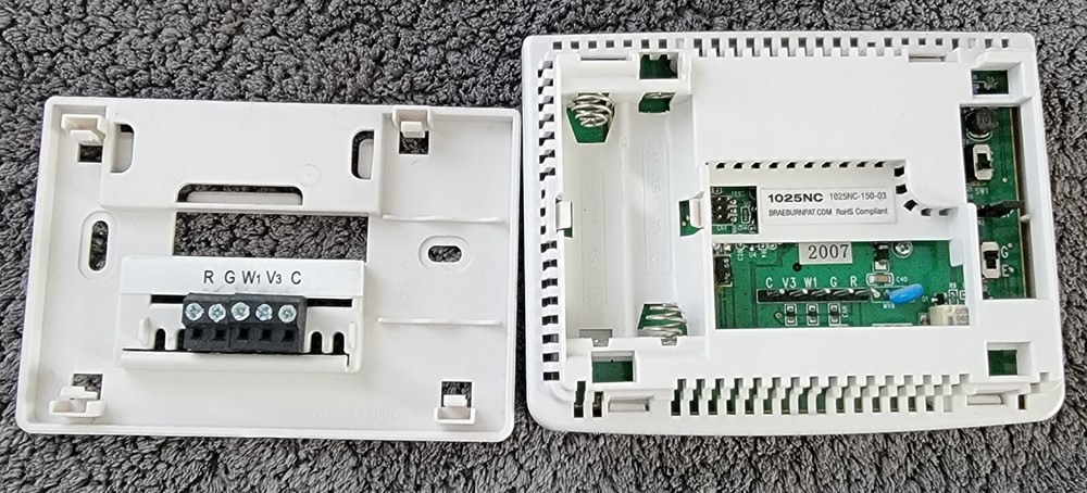 Braeburn 1025 Non-Programmable Single-Stage Thermostat, 1H/1C