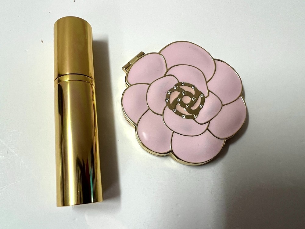 1 x  New  Flower  Shape compact travel Folding Mirror + 1  x Empty atomizer  box