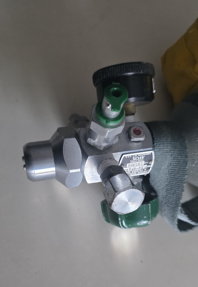 SCOTT 5500-A1U-BF25A - PORTABLE OXYGEN UNIT + OXY MASK -AVOX SYSTEMS