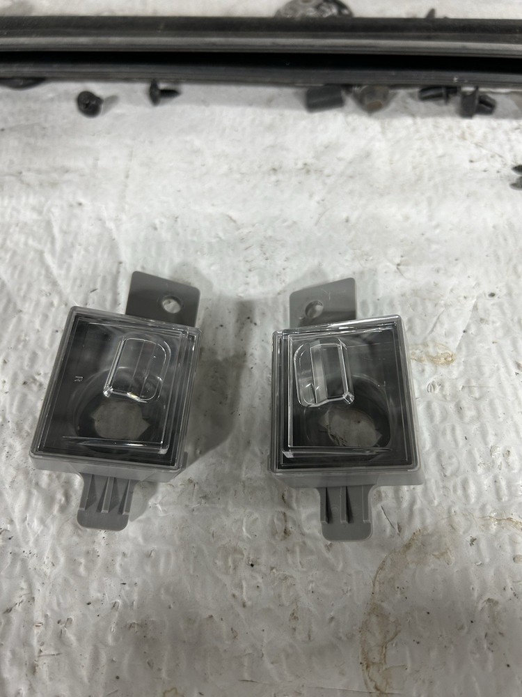 14-20 Silverado License Plate Lights Without Bulbs