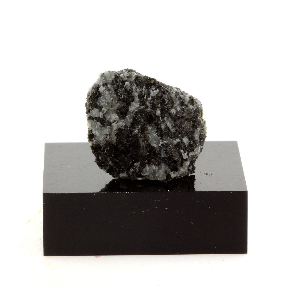 Epidosite. 21.09 Ct. Marmora, Ontario, Canada.