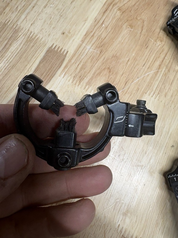 Octane Brush Style Containment Arrow Rest Right Or Left Handed