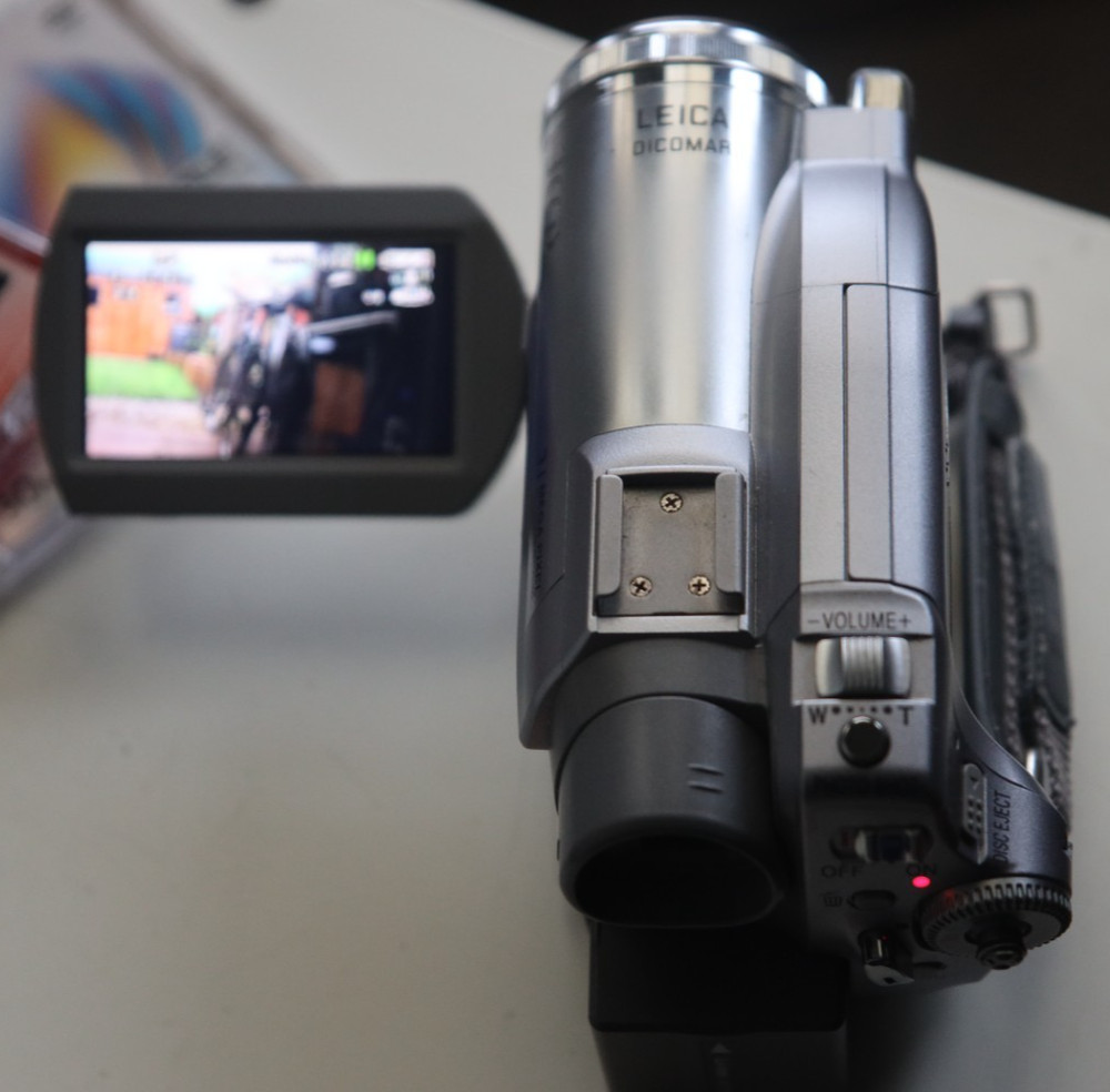 Panasonic 3CCD VDR-D300 Handheld DVD-RW Camcorder Silver Tested