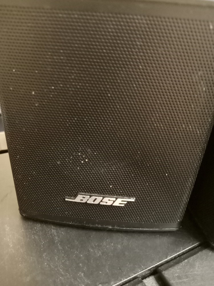 Bose Virtually Invisible 300 (2) Cube Surround Speakers Only Working