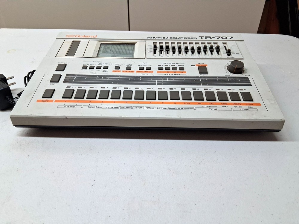 Roland TR-707 Vintage Drum Machine