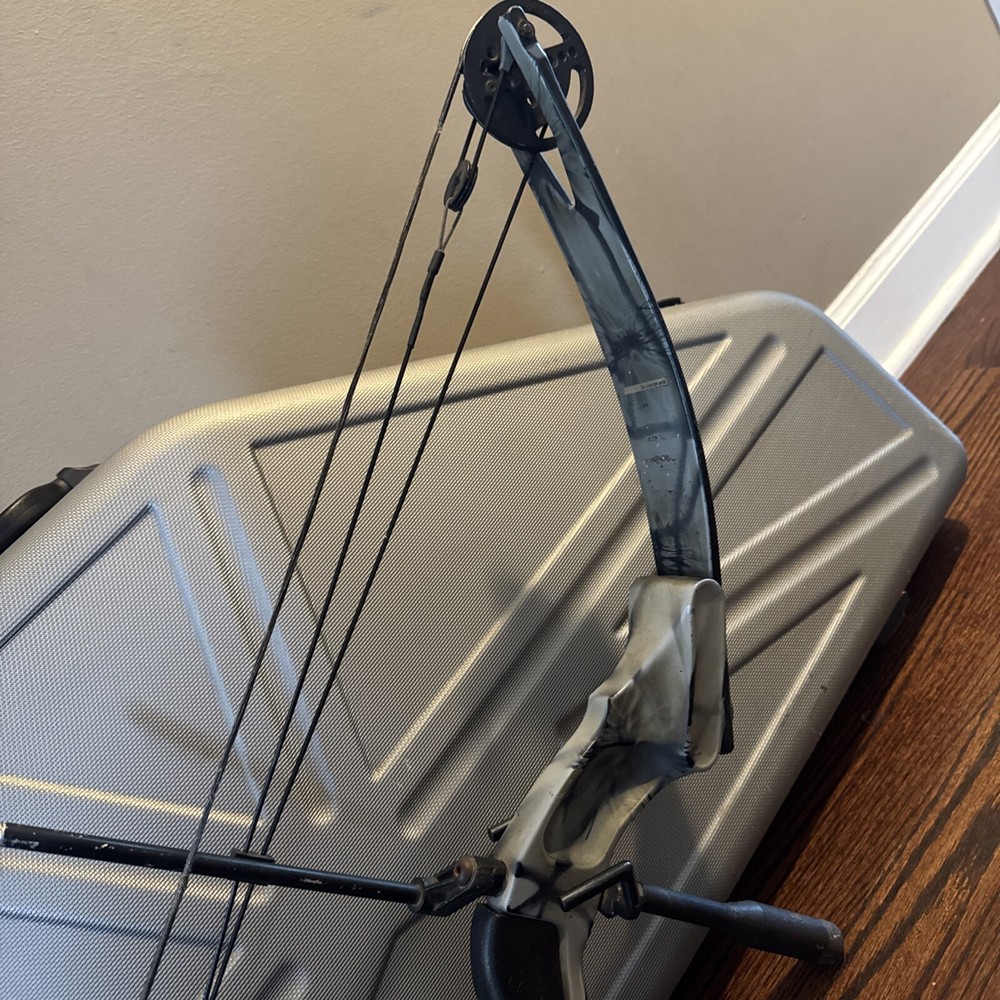 Jennings Carbon Extreme Compound Bow. Free Shipping.