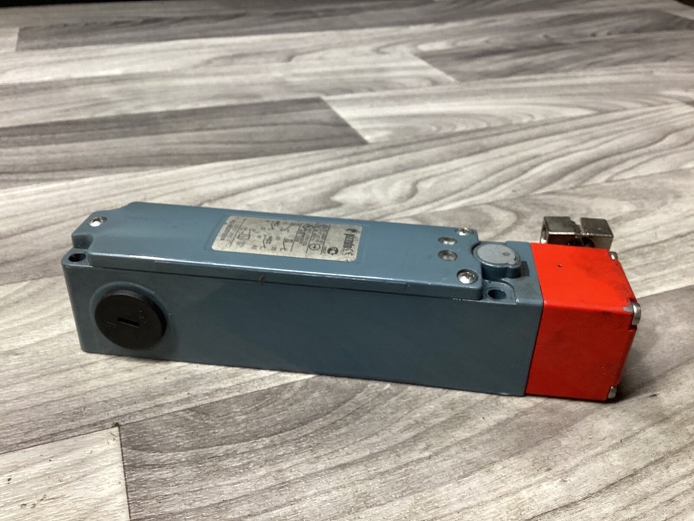 Solenoid Interlock Switch with Key FG 60DD1E0A #116M11-B
