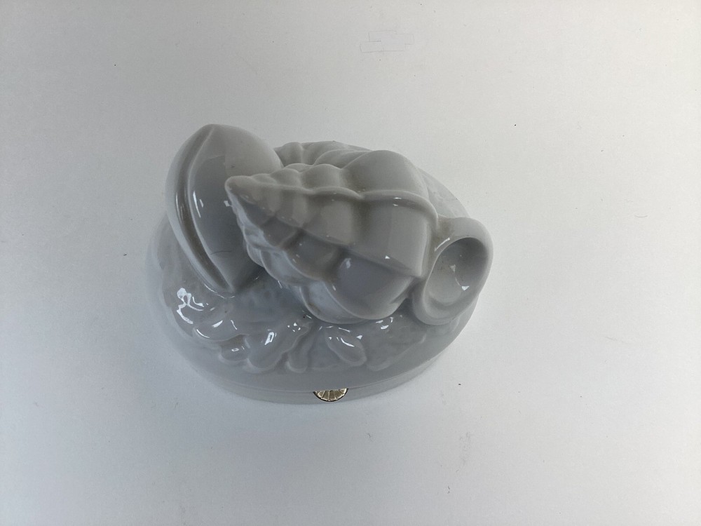 White ceramic shell trinket box