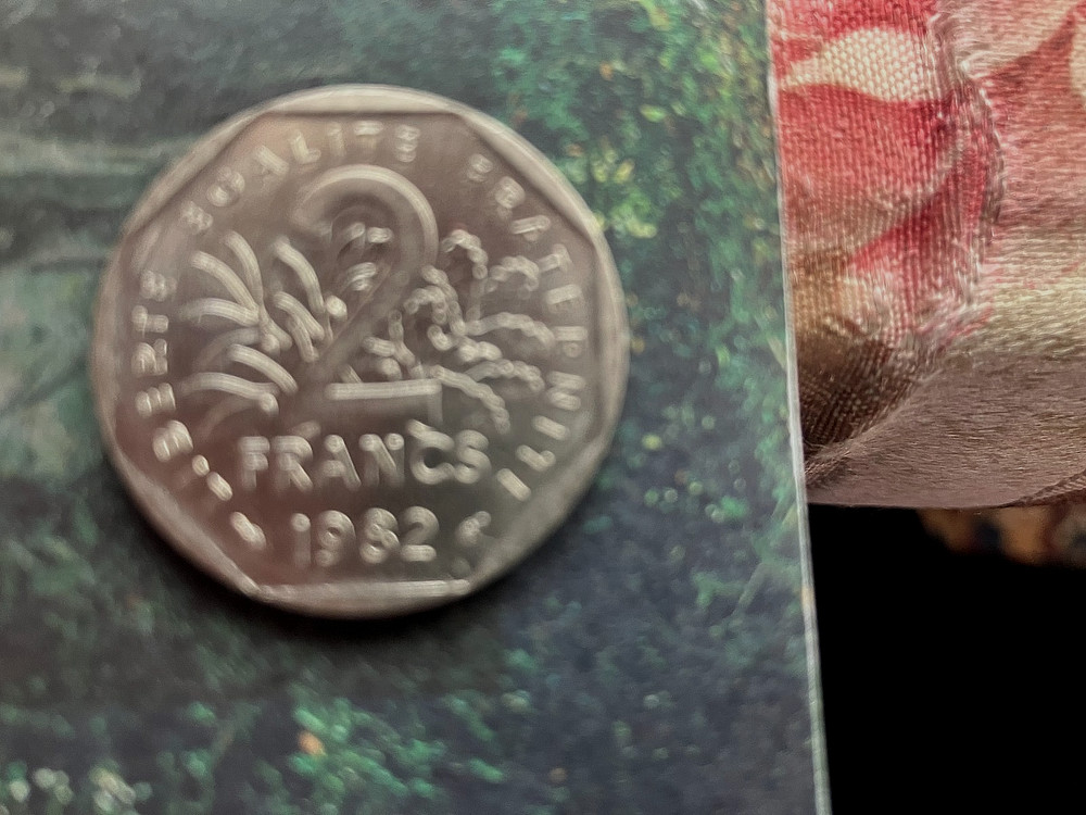 FRENCH  TWO  FRANC  COIN   -  1982  -  CIRCULATED