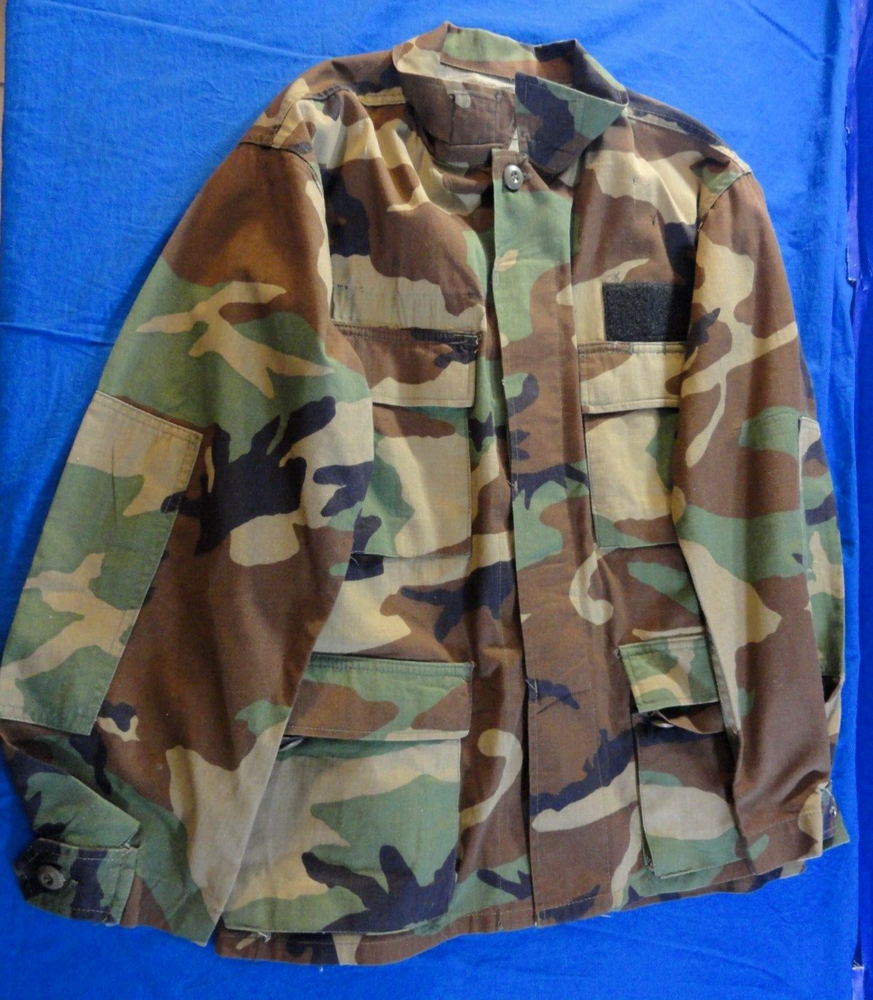 BDU WOODLAND CAMOUFLAGE JACKET W/ CHEST HOOK & LOOP ID SMALL SHORT