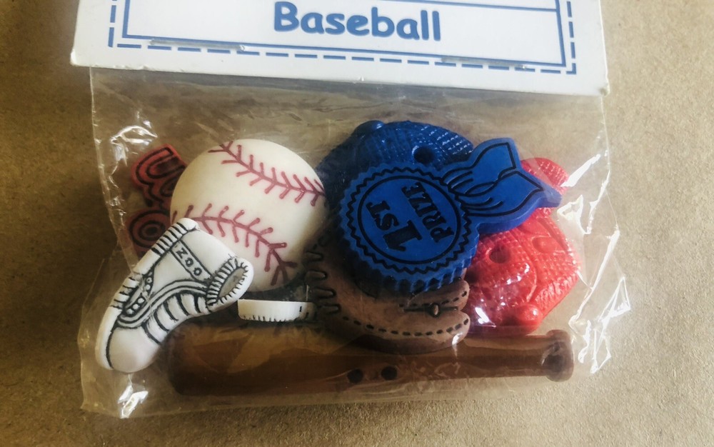 Favorite Findings Baseball Buttons 8ct