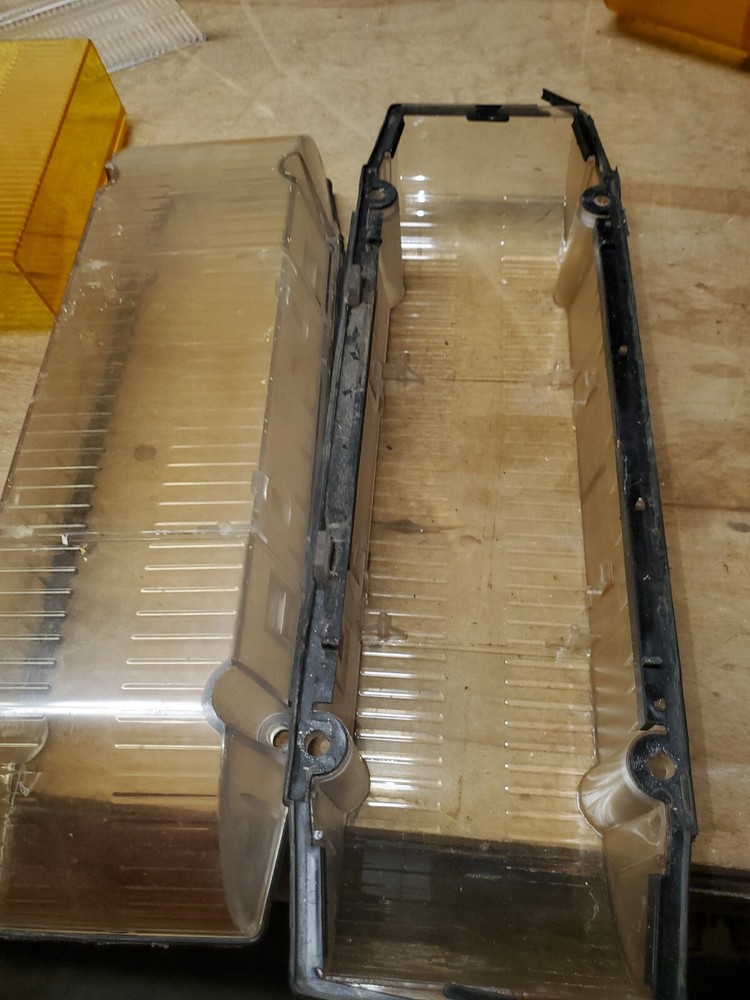 WHELEN 9U FREEDOM END CAPS PAIR USED CLEAR