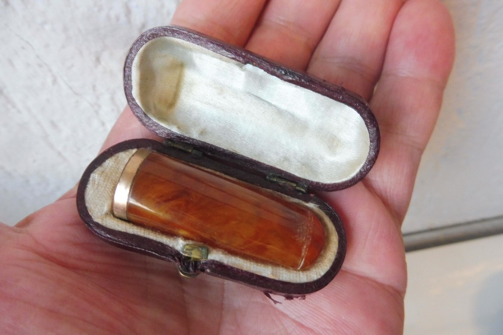 Beautiful Old Cigar Tip, Amber With 800 Silver, With Case
