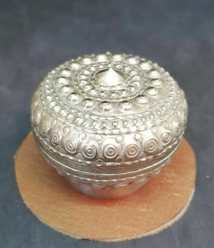 ANTIQUE BEAUTIFUL CHINESE EXPORT SOLID SILVER BETEL BOX 34.5 G. /D047