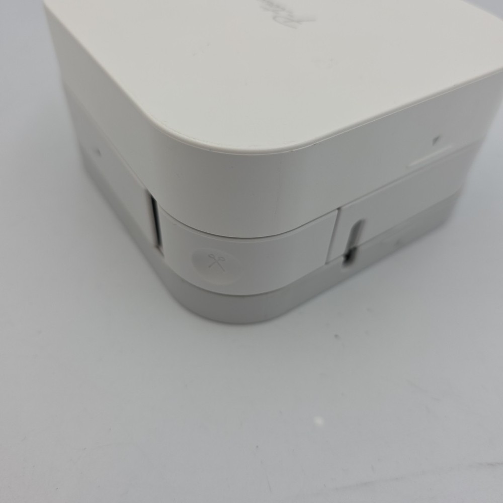 Brother P-Touch PT-P300BT Cube Smartphone Bluetooth Wireless TESTED