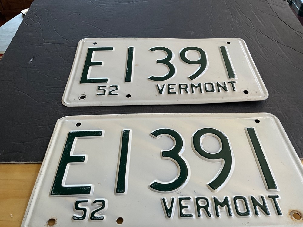 Pair 1952 Vermont License Plate Tag E1391