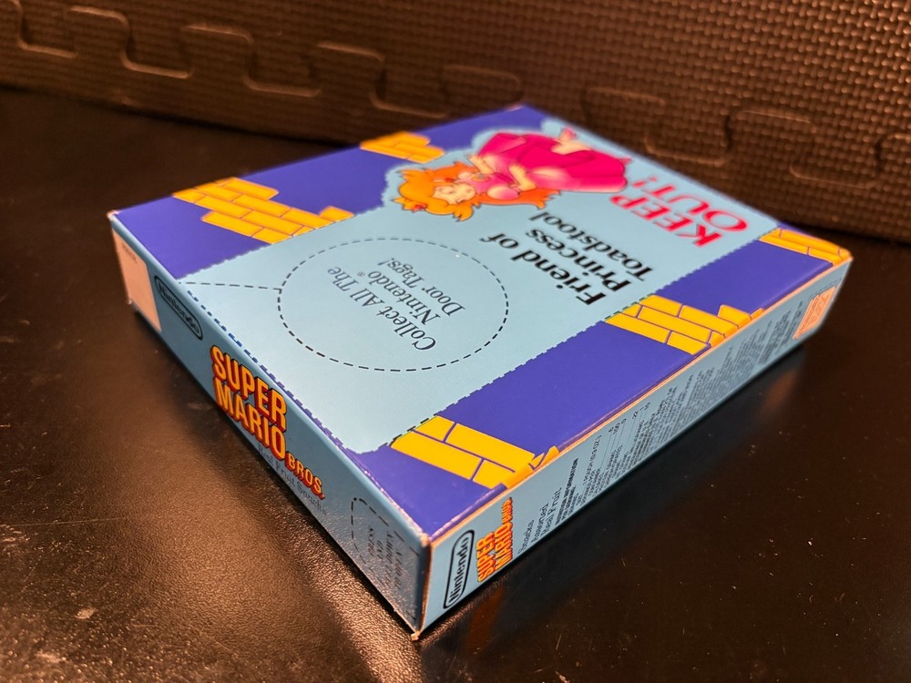 1989 Super Mario Bros fruit snacks (Princess on back) - Replacement novelty box