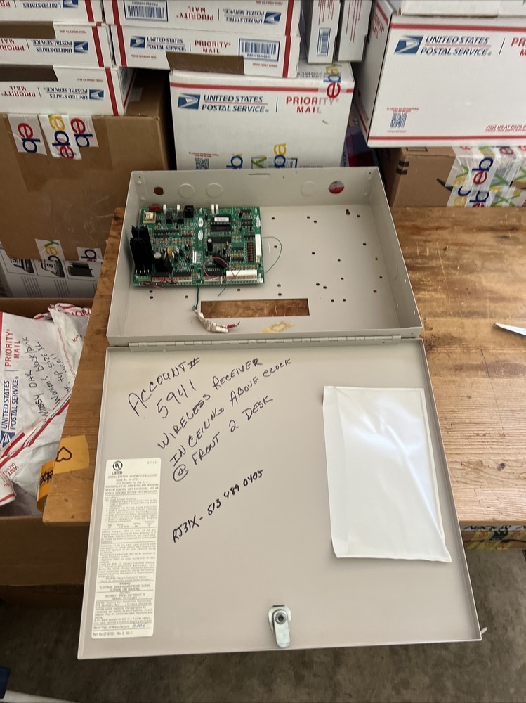 Sonitrol Alarm Panel W/ Enclosure BASE 90225 Tested & Working (no Key)